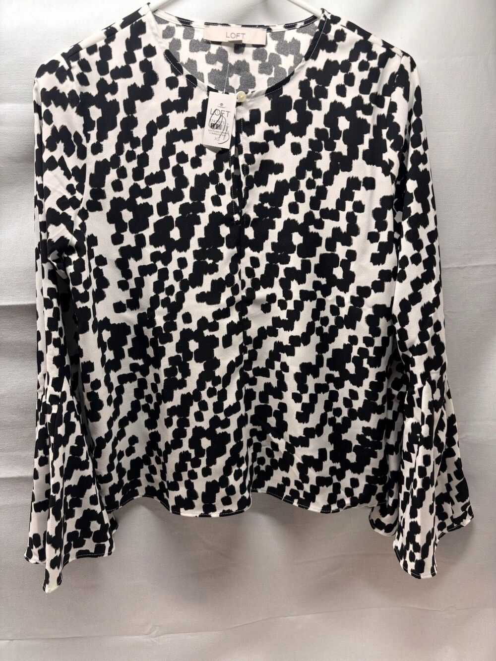 Loft Women's Black White Abstract V Neck Blouse Size XS With Sleeve Flares